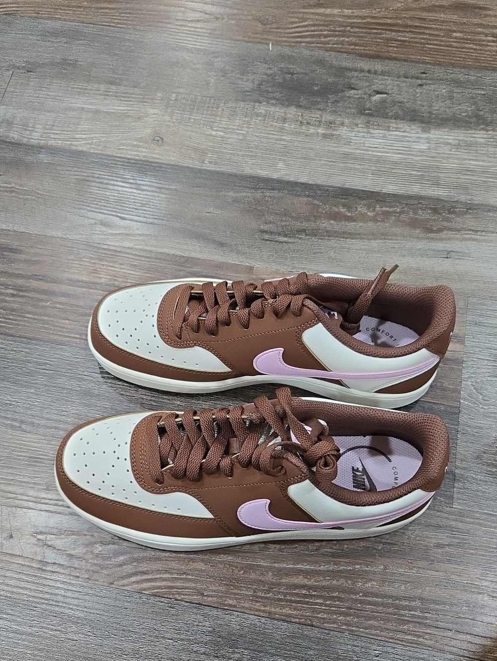 Nike Low-Top Sneakers in Brown, Cream & Pink